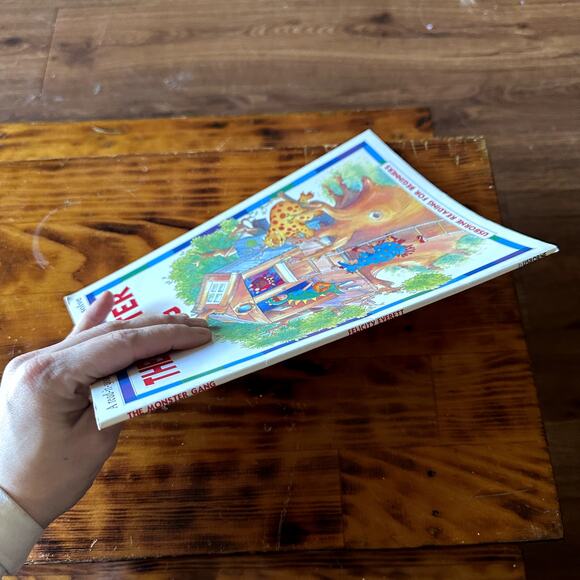 Vintage 1995 Usborne The Monster Gang Paperback Book - Picture 7 of 7